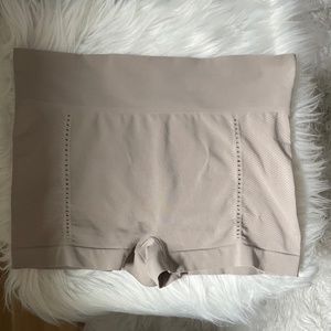 Spanx Beige size M Boyshort